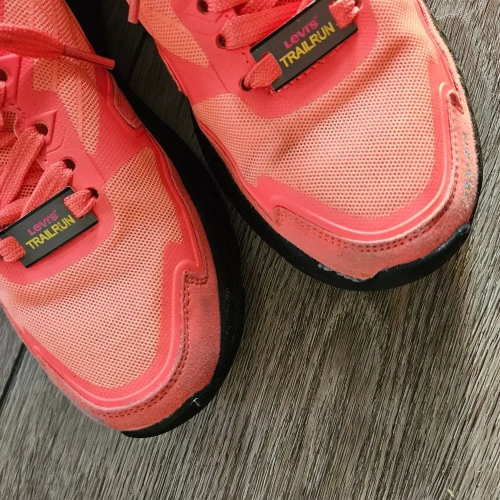 Levi's Coral Sneakers